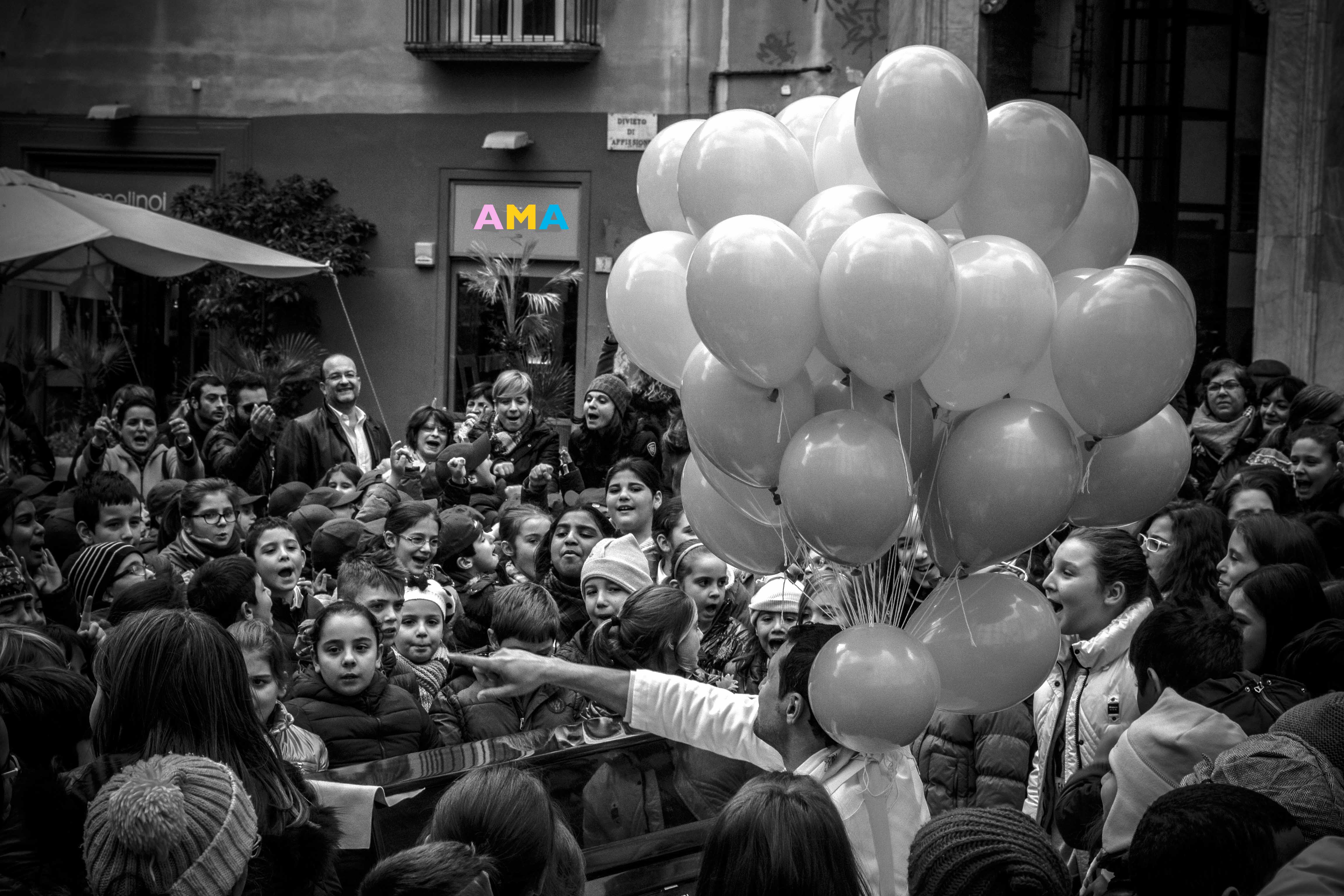 Andrea piano tutti dicono AMA colorato