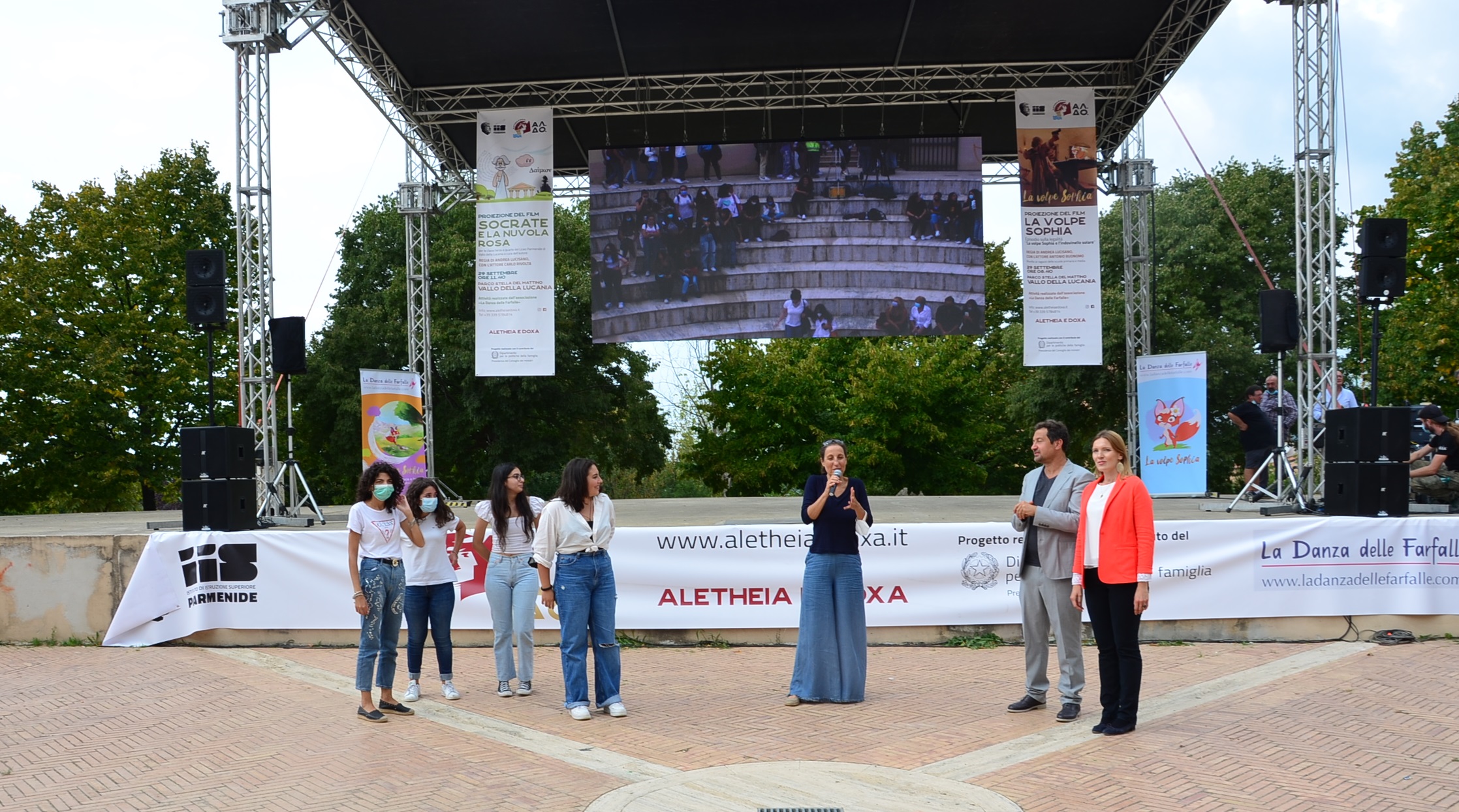 Corso teatro La Danza delle Farfalle foto di gruppo 2 sito